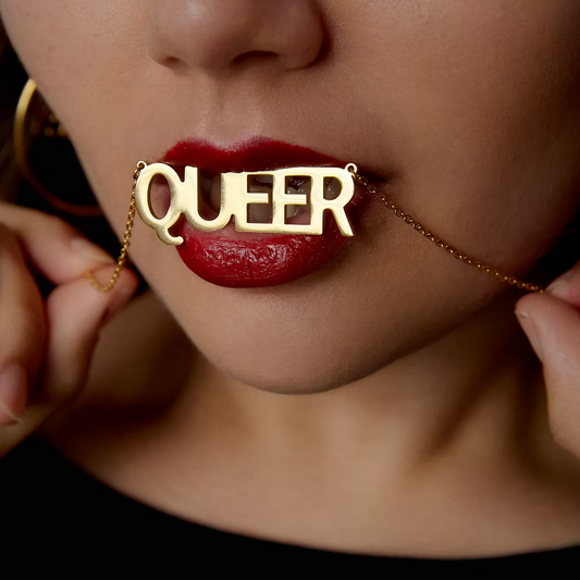 Queer Necklace –  18k Gold